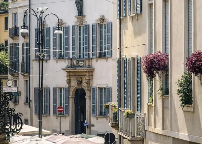 Casa - And - Modernist Marvel Milánó